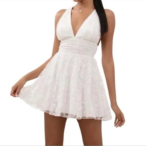 White mini dress with twist back - Picture 1 of 7